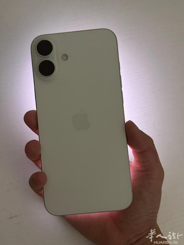 出售中国版双卡苹果16 plus，使用五个月，还在保修期内，双卡双待，中国版本.