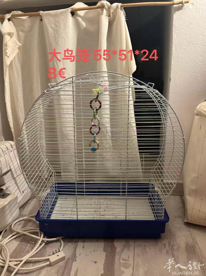 米兰出二手。衣架20个5€……