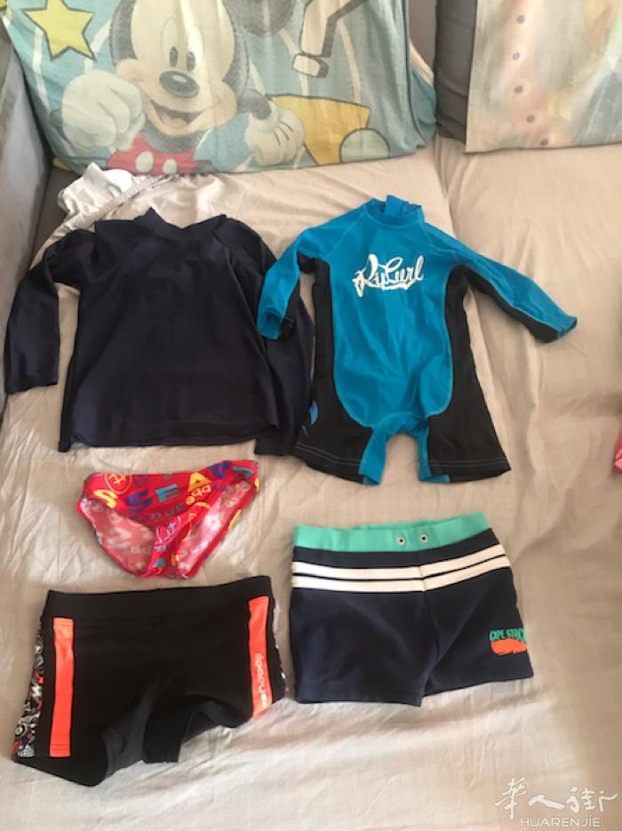 小女孩1岁3岁衣服和游泳衣服全部€30鞋女孩4双女孩子鞋28号全部€10男孩鞋3
