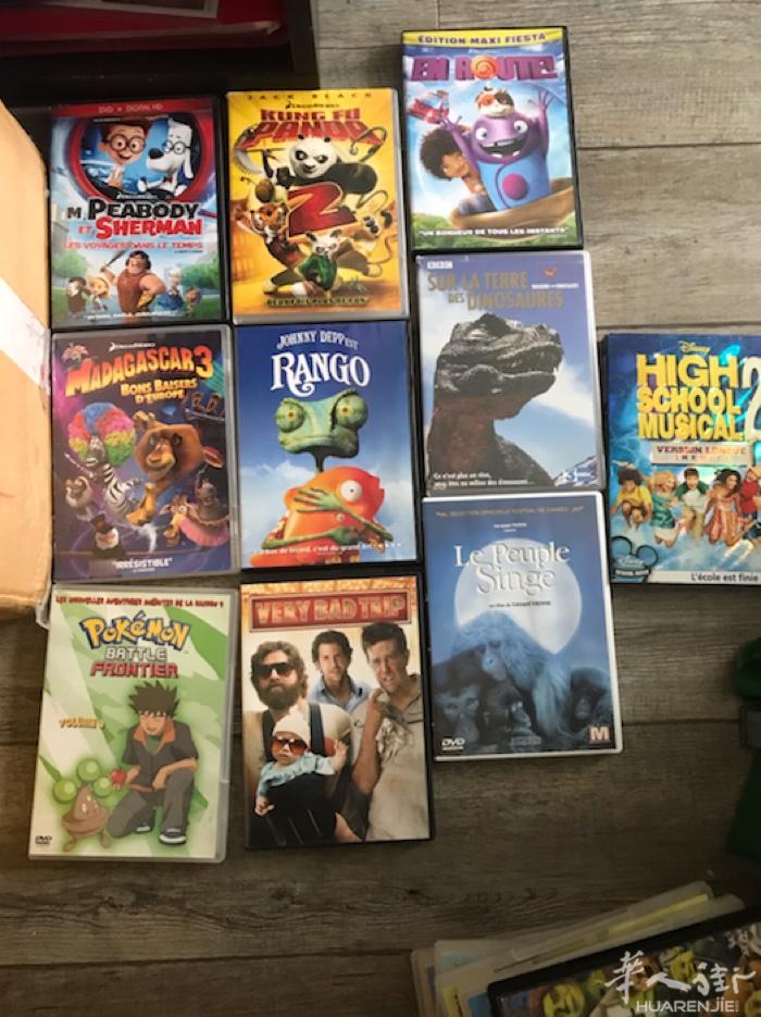 小孩法语书一本€1 DVD 机€30 DVd 1⃣️个€1