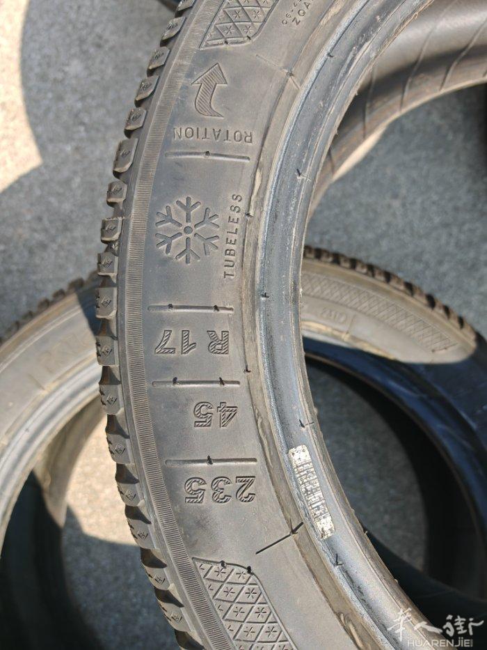 出售一套冬季雪胎型号235/45/17，开了不到一千公里，一套4个200，有意联