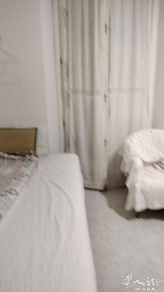 米兰华人街大房間搭铺 電話3802862985 /3778531469