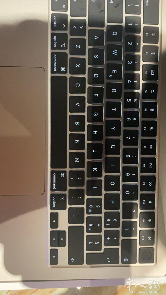 22年7月份买的 macbook Air M2 原价1529 专卖店买的 没玩过