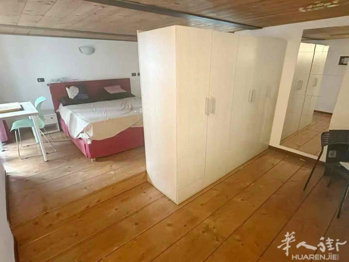 🈶视频。绿线🚇UDINE 一室一厅loft。🈶空调。小区🏘️房，🈶门卫