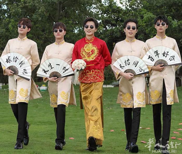 中式伴郎服，两件 S，三件 M，一件 L，淘宝同款，来晚了没用上有需要的人可以联