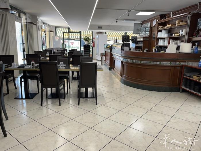 店面的房子卖250平方，出售价格16万