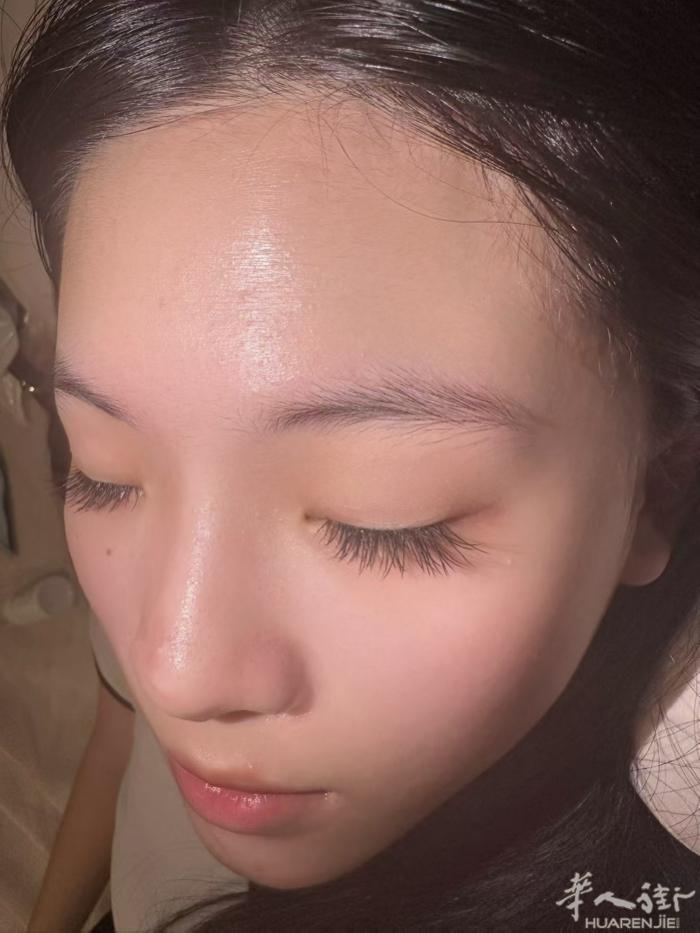 美甲 美睫 半永久纹绣 工作室 延长 45€ 美睫 45€ 纹眉 188€ 美瞳