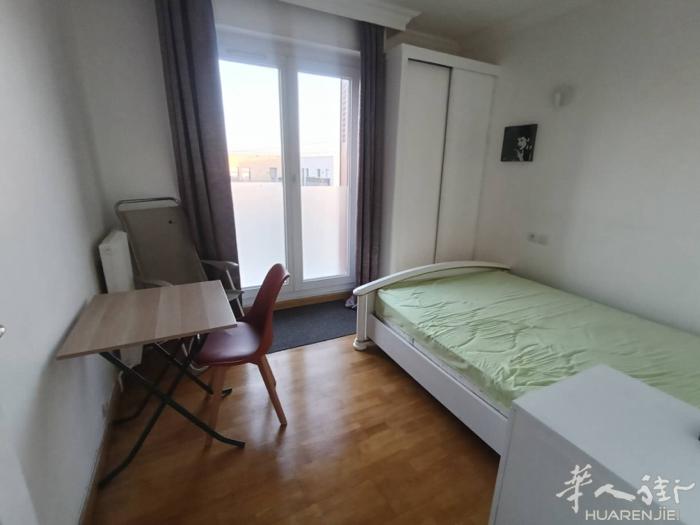 在93600 Aulnay sous bois有两间房出租！两个厨房两个卫生间两