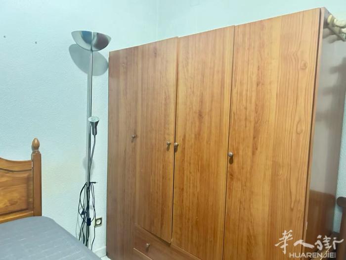 【Quintana】附近大床房单间出租，租女生 四层步梯，采光通风极佳 🏠近A