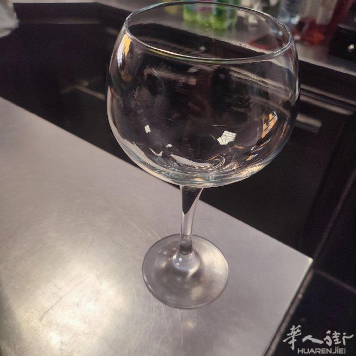 出售12个好的红酒杯，有需要联系