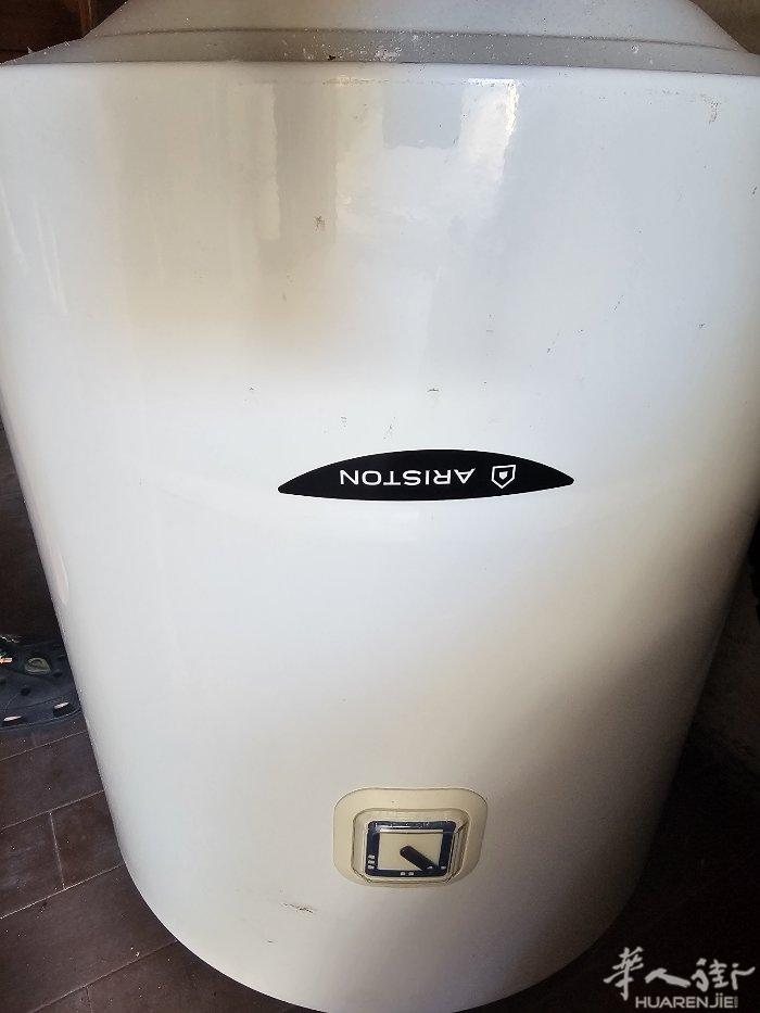 📍普拉托 闲置热水器转让，品牌 Ariston，功能正常，平时用得很少，成色还