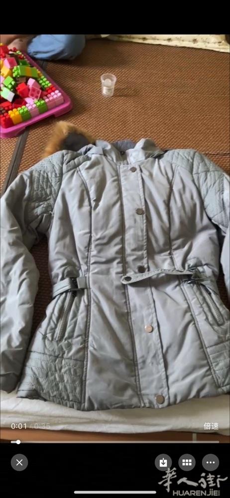 家里有冬天的羽绒服中号，小号好几件，5欧出，有意的小伙伴可以联系我0652872