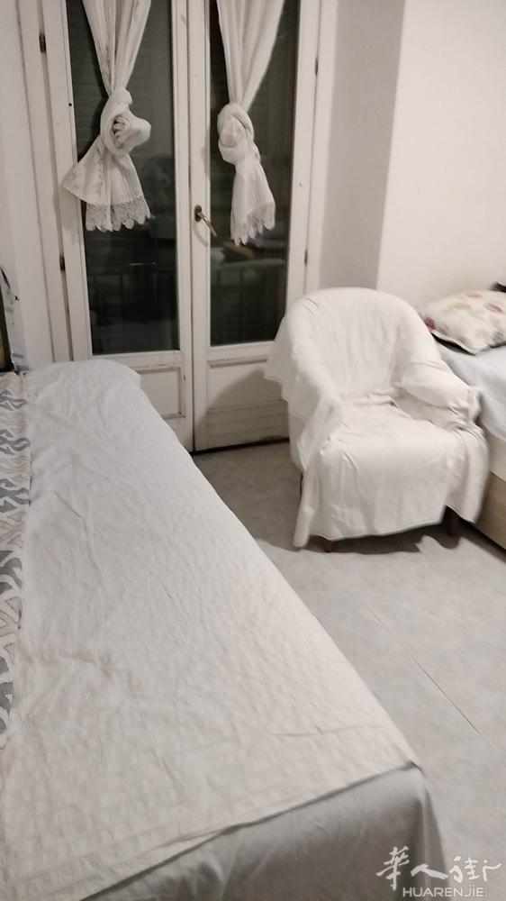 米兰华人街 絕味鴨脖店對面 大房間搭鋪 🏠临時或長期都可以 電話📞38028