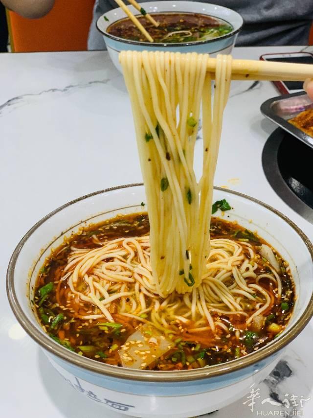 本人会拉兰州拉面。