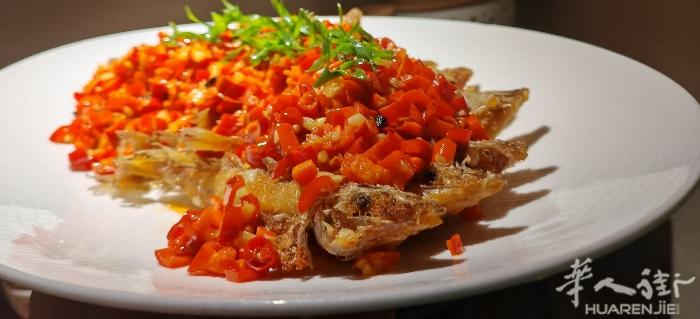 本人49，做厨师28年，精通各大菜系，川湘菜，粤菜，江浙菜，东南亚菜，各种融合菜