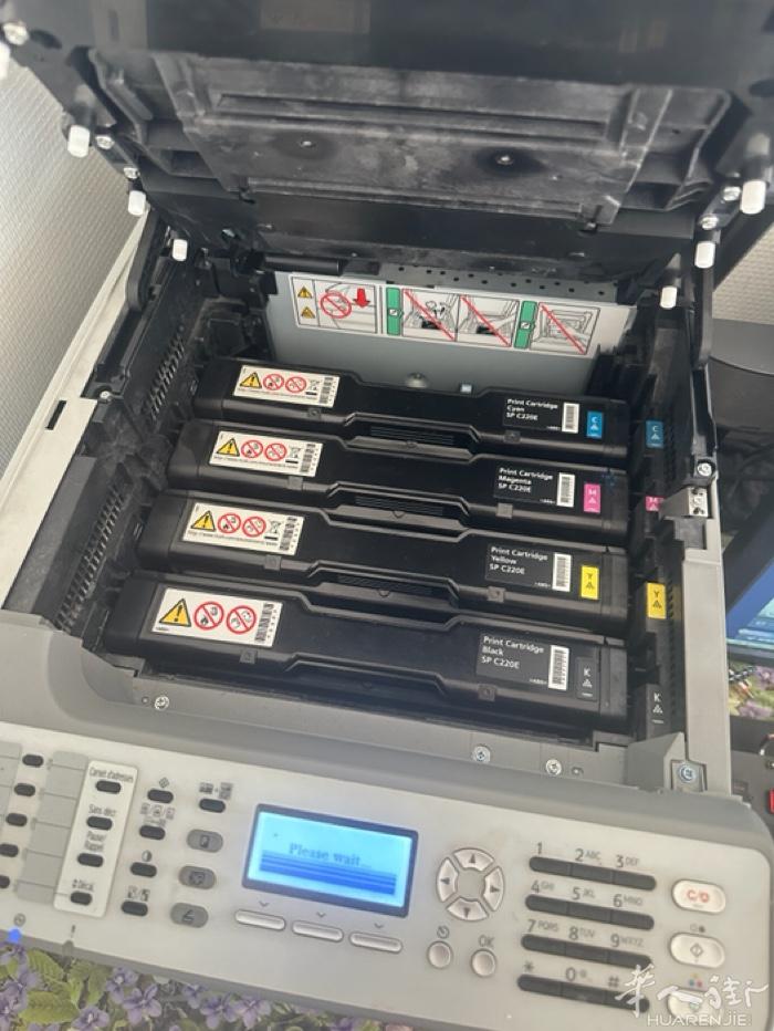 出售一台理光激光彩色多用打印机，功能齐全，打印，复印，多张复印，打印机该有的功能