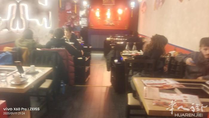 bergamo 唯一火锅店餐馆转让或者出租，位置近火车站，市中心，附近有5000