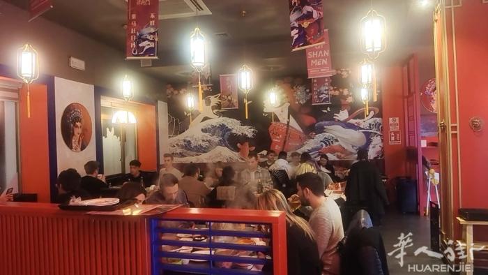 bergamo 唯一火锅店餐馆转让或者出租，位置近火车站，市中心，附近有5000