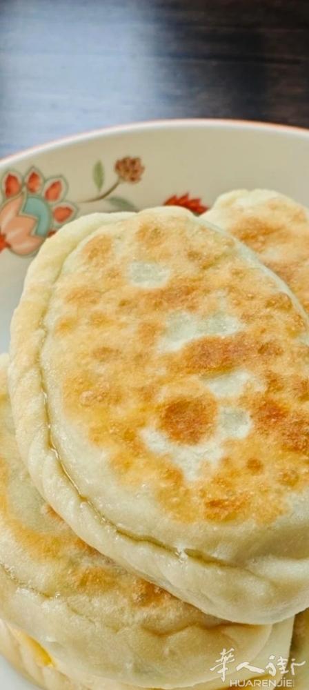 lacourneuve T1  3站有上铺出租中央供暖，有网络，找男士出租 联系