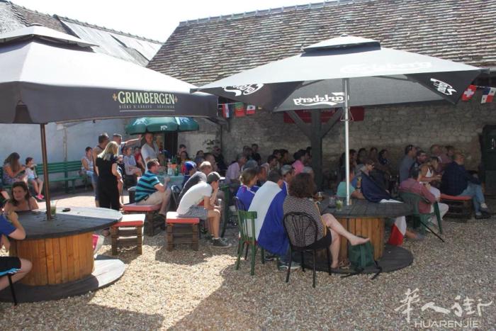 外省法国人退休bar tabac，房租不到，城市3000多人，独家tabac.