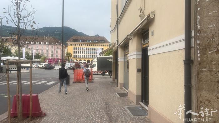 Bolzano市中心小餐馆，位置超好，属于超级商圈，设备齐全，适合饺子包子店，打