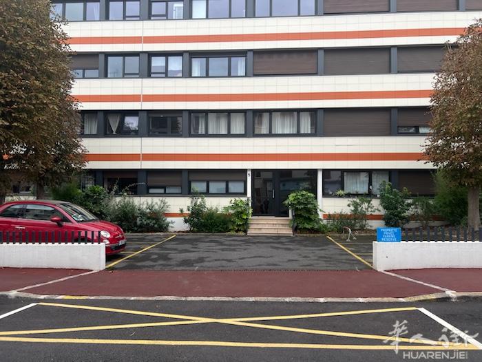 出租室外停车位 75欧/月 12线 corentin celton地铁口 附近