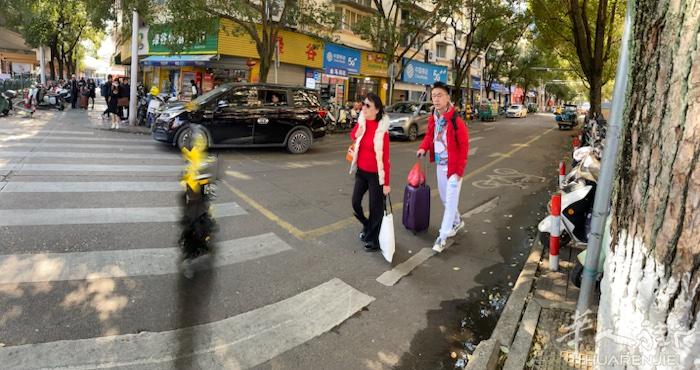 中国浙江省丽水动车站和客运站中间临街店面出售