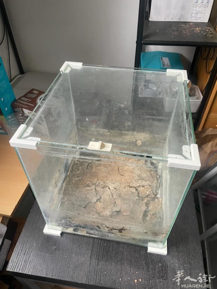 小鱼缸 32*32*35 15欧 villejuif 自取