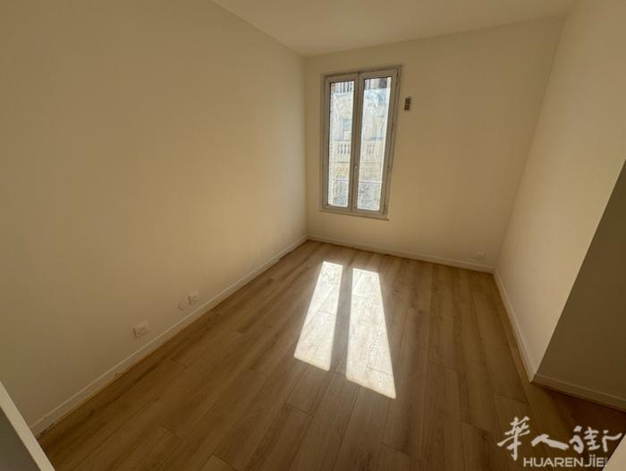 巴黎15区新翻新一室一厅，地址45 Rue Fondary 75016，尽挨地铁