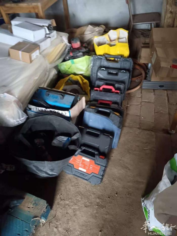 木工据台 水管 电钻 淋浴4台90✕90 按摩床海绵20张 有更多东西 是装修公