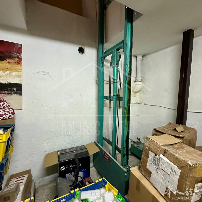 马德里市区5号线Suanzes地铁口储藏间/仓库出租