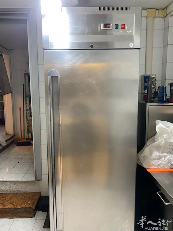 全好的单扇门冰箱700容身，450欧