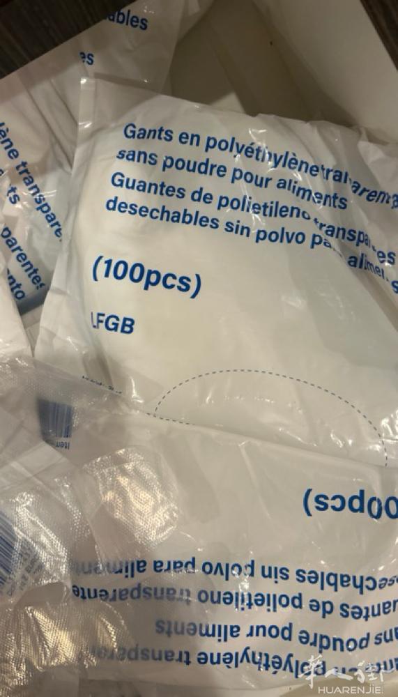 一次性手套，一包有100双 只要0，5e。需要的老板联系我。 062766356