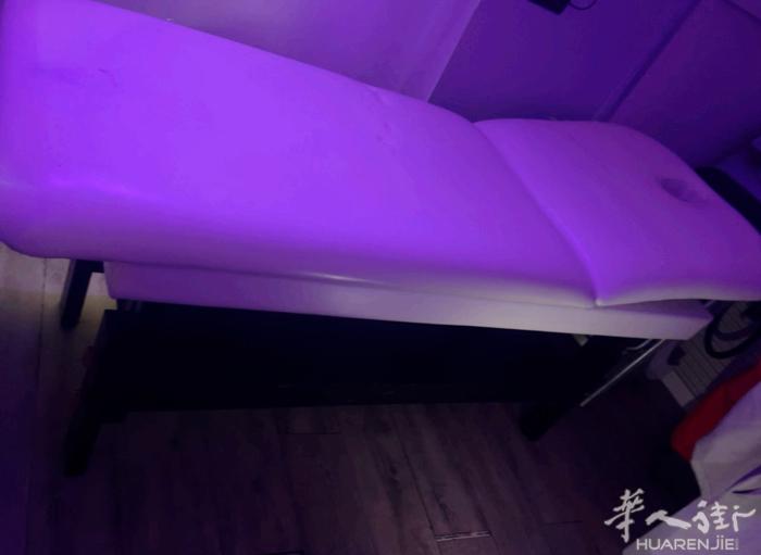 一张可以升降的美容床 80欧 需要的自提 3204932977