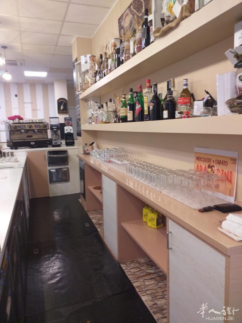 酒吧、小吃店和面包店。位于米兰边圣卡洛区，面积约1