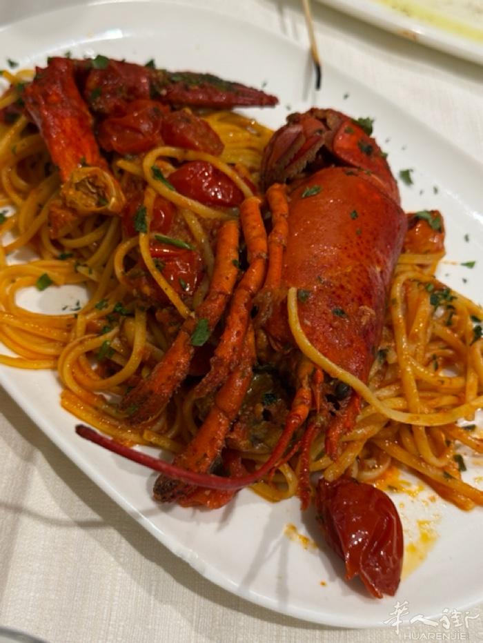 perugia 附近城市 诚招cassa一名。 月休四天 +39 351 331