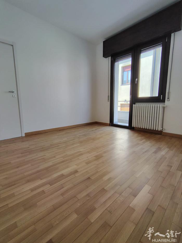 米兰边別墅出售有想法請聯繫中午后nova milanese
