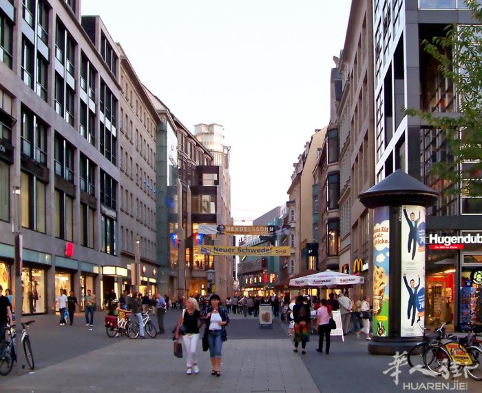 奶茶店转让，莱比锡市中心核心商圈，87㎡，合同已续签5年，客源稳定，接手即可营业