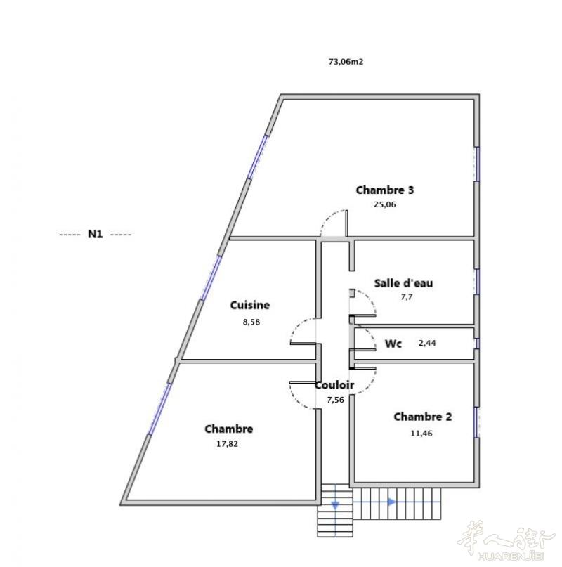 A vendre immeuble à Montreuil avec duplex 152m2 ouvrant sur une terrasse de 60m2 avec accès indépendant et une boutique de 70m2. Les 2 biens ont chacun leur accès indépendant et sont complétés chacun d un garage fermé