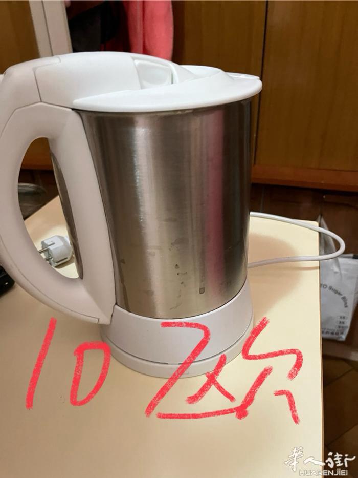 电水壶8欧，咖啡杯10欧3盒
