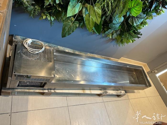 大型伴面粉机器，可以一次30公斤面粉，做pizza面坯成型机一次15个，做piz