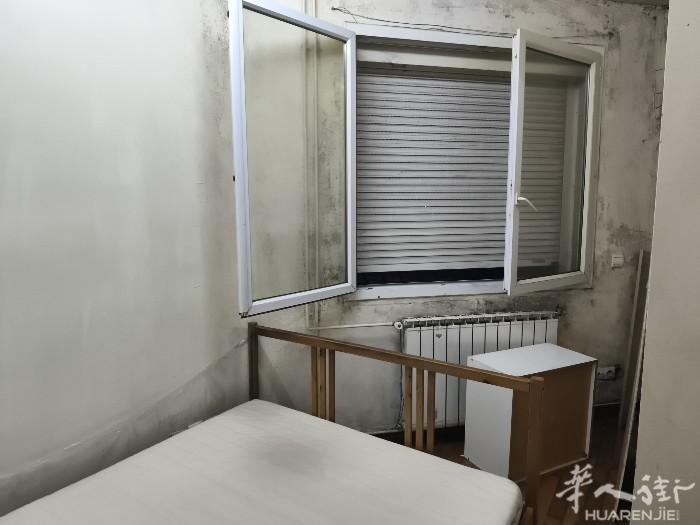 7号线底la Courneuve 福利局对面有小房间分租''