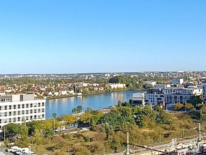https://att.huarenjie.com/attachment/information/20250929/1759144551649866.jpg
