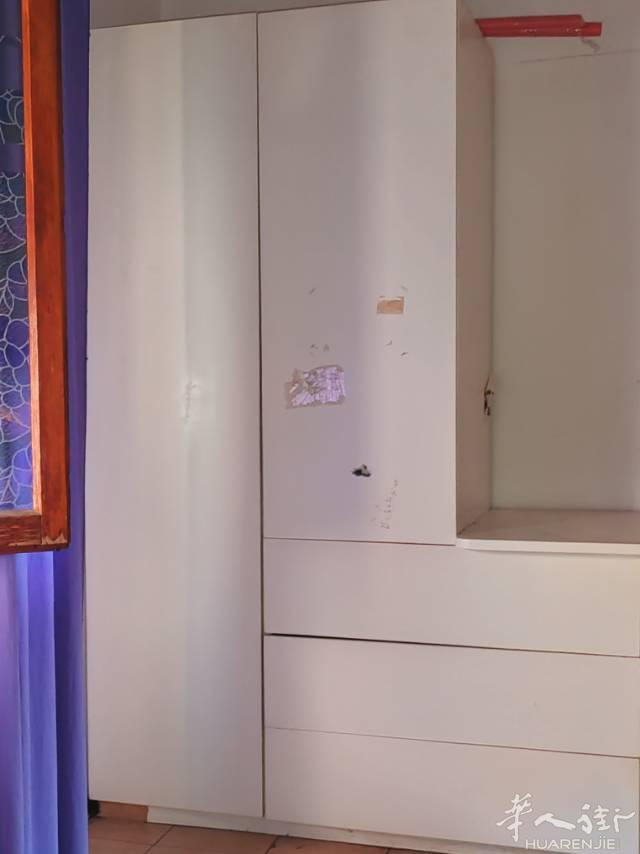 二手大衣柜 三个弹力抽屉 一个小的 一个大的 都是