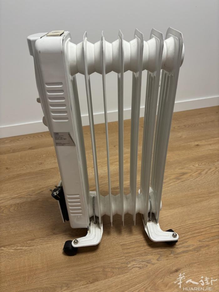 小型移动电暖气出售 宽32cm，高62cm，9成新闲置电暖器出售，bobigny