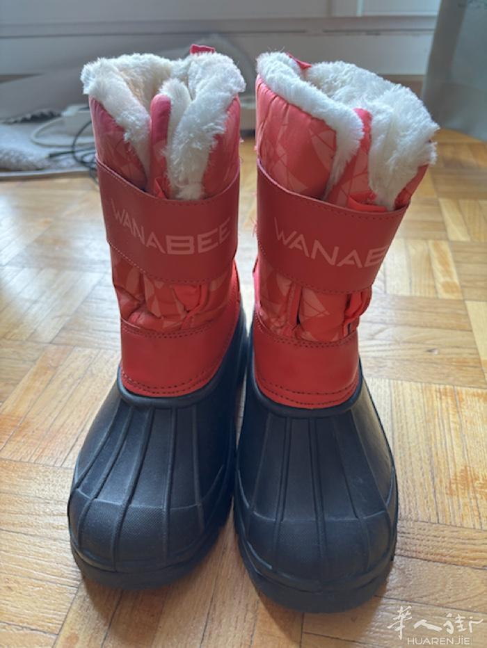 94区出售闲置小孩滑雪鞋9成新5欧元，女孩33-35码，有意者请联系：06282