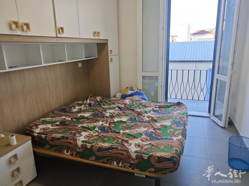 夫妻单干，住家工厂一起搭铺,前面住家后工厂,离得近