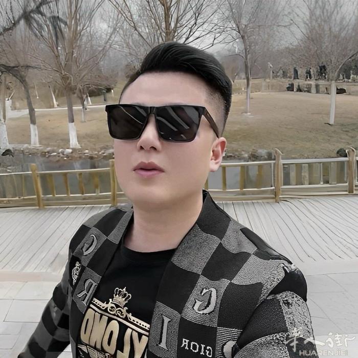 年龄35 求职中餐大厨，国内餐饮十七年经验 ！手脚麻利 无居留 办理中. 西班牙