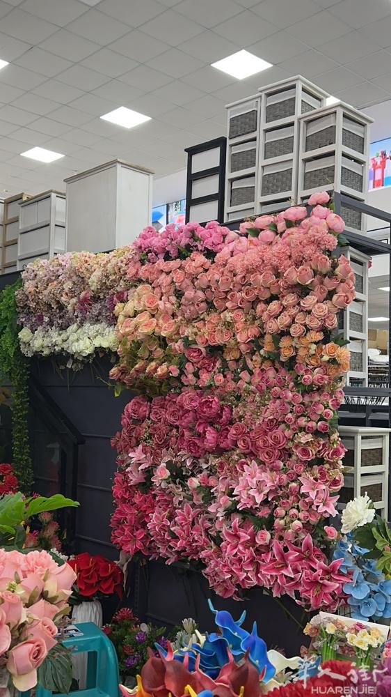 Napoli附近 百货店招男女店员 2名， 要求有经验，能自主上货，调区，年龄1