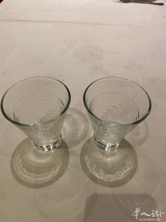 喝水的玻璃杯 有很多 需要的朋友短信联系 谢谢